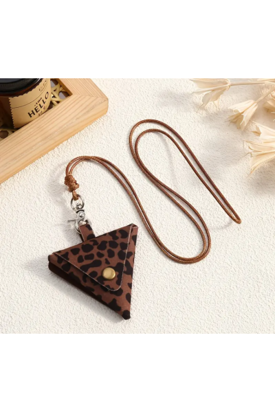 Kaplan Desenli Suni Deri Tılsım ve Dua Saklama Kabı Kaplan Desenli Suni Deri Tılsım ve Dua Saklama Kabı