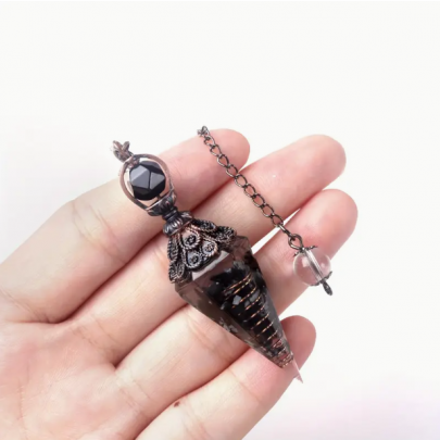 Mistik Sarkaç – Doğal Taş ve Bakır Alaşımın Enerjik Uyumu Mistik Sarkaç – Doğal Taş ve Bakır Alaşımın Enerjik Uyumu