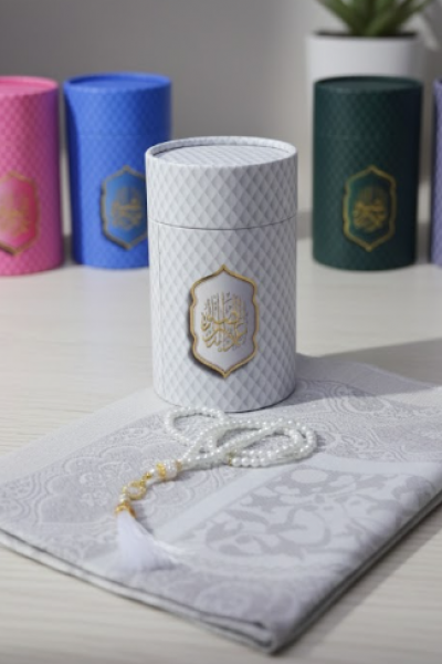 Çeyizlik Hediyelik Kutulu Beyaz Seccade Seti Lüks Tafta Seccade Inci Tesbih Çeyizlik Hediyelik Kutulu Beyaz Seccade Seti Lüks Tafta Seccade Inci Tesbih