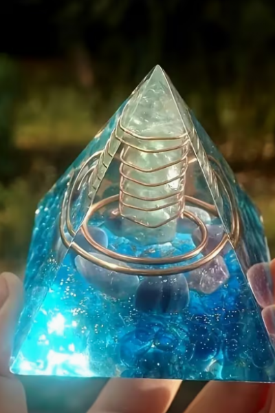 Bakır Alaşımlı Orgone Akuamarin Piramit
