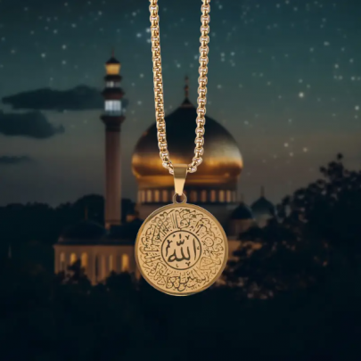 Allah ve Ayetel Kürsi Yazılı Altın Rengi Manevi Koruyucu Kolye Allah ve Ayetel Kürsi Yazılı Altın Rengi Manevi Koruyucu Kolye