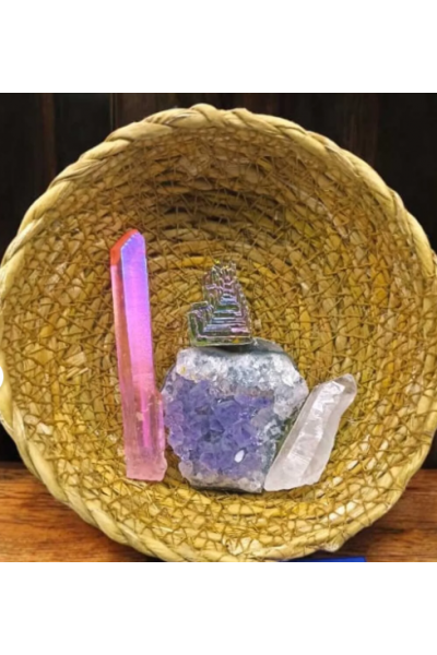 Doğal Taş Mistik Set Sepet Dahil (BİZMUT, KRİSTAL KUVARS, AMETİST, AURA KUVARS) Doğal Taş Mistik Set Sepet Dahil (BİZMUT, KRİSTAL KUVARS, AMETİST, AURA KUVARS)