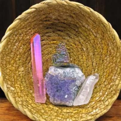 Doğal Taş Mistik Set Sepet Dahil (BİZMUT, KRİSTAL KUVARS, AMETİST, AURA KUVARS) Doğal Taş Mistik Set Sepet Dahil (BİZMUT, KRİSTAL KUVARS, AMETİST, AURA KUVARS)
