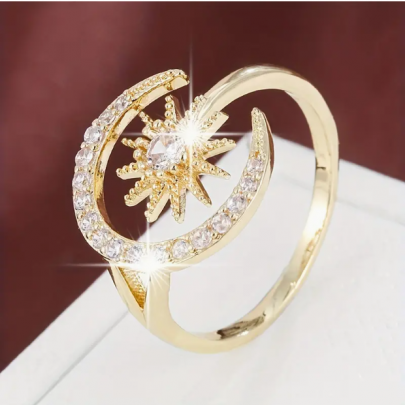 Ay & Güneş (Ay Yıldız) Tasarımı Parıldayan Zirkonya Altın Rengi yüzük. Ay & Güneş (Ay Yıldız) Tasarımı Parıldayan Zirkonya Altın Rengi yüzük.
