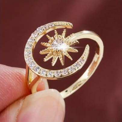 Ay & Güneş (Ay Yıldız) Tasarımı Parıldayan Zirkonya Altın Rengi yüzük. Ay & Güneş (Ay Yıldız) Tasarımı Parıldayan Zirkonya Altın Rengi yüzük.